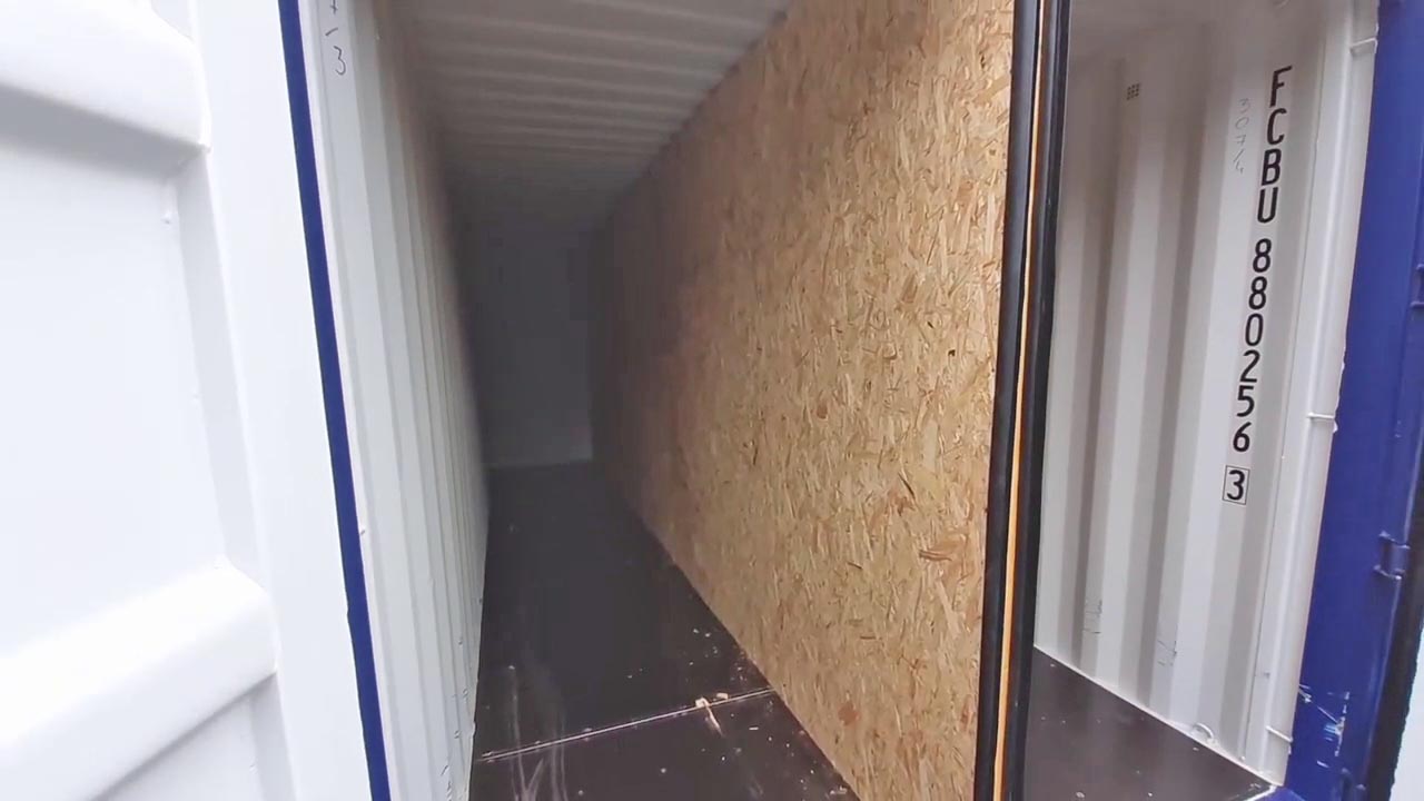 Cloisonnement terminé d'un container