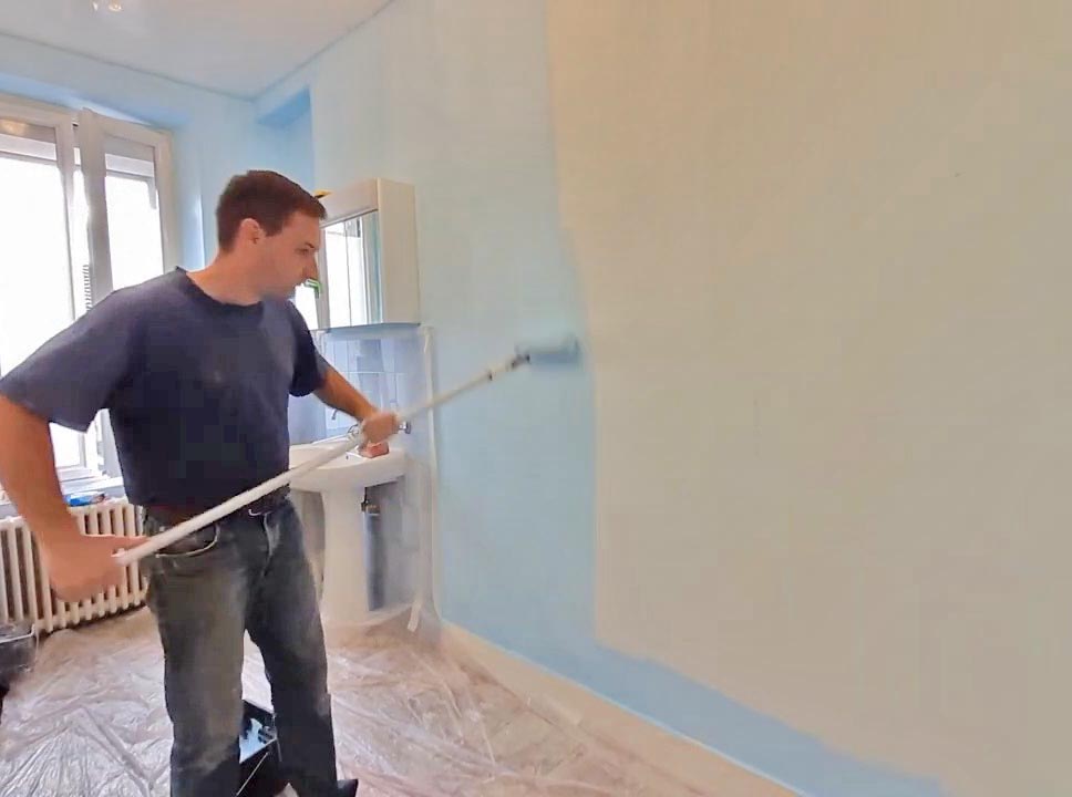 Remise en peinture d'un mur après application d'une toile de verre